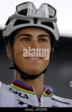 ©PHOTOPQR/L'EST REPUBLICAIN/ALEXANDRE MARCHI ; REIMS ; 26/07/2022 ; SPORT - CYCLISME - TOUR DE FRANCE FEMMES AVEC ZWIFT - 1 ERE EDITION - TDF FEMININ 2022 - ETAPE 3 - REIMS - EPERNAY - ABFAHRT. Reims 26 Juillet 2022. L'italienne Elisa BALSAMO (Trek - Segafredo). FOTO Alexandre MARCHI. Stockfoto