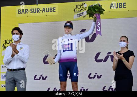 ©PHOTOPQR/L'EST REPUBLICAIN/ALEXANDRE MARCHI ; BAR SUR AUBE ; 27/07/2022 ; SPORT - CYCLISME - TOUR DE FRANKREICH FEMMES AVEC ZWIFT - 1 ERE EDITION - TDF FEMININ 2022 - ETAPE 4 - TROYES - BAR SUR AUBE - ARRIVEE. Bar-sur-Aube 27 juillet 2022. La belge Julie DE Wilde (Plantu-Pura) konserviert Sohn maillot Blanc de Meilleure Jeune. FOTO Alexandre MARCHI. 4. Etappe der Neuauflage des Radrennens der Frauen-Tour de France, 126,8 km zwischen Troyes und Bar-sur-Aube, Ostfrankreich, am 27. Juli 2022. Stockfoto