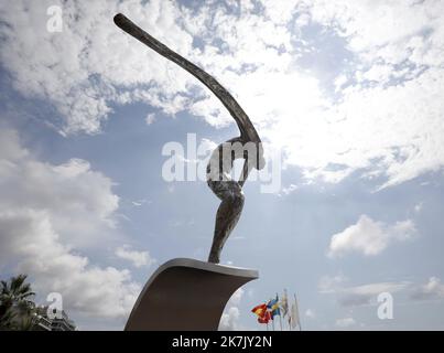 ©PHOTOPQR/NICE MATIN/Dylan Meiffret ; Nice ; 29/07/2022 ; 'l'ange de la baie', sculpture memorielle des attentats du 14 juillet 2016 sur la Promenade des Anglais . - Nizza, Frankreich, juli 29. 2022. gedenkarbeit L'Ange de la Baie von Jean-Marie-Fondacaro in Gedenken an die Opfer der Angriffe von Nizza vom 14. Juli 2016. Stockfoto