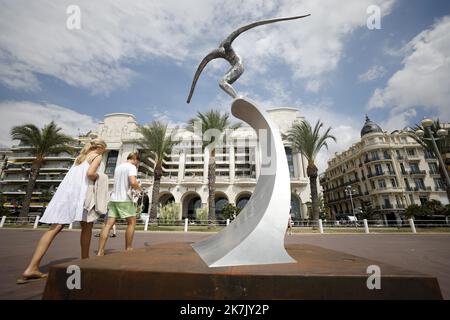 ©PHOTOPQR/NICE MATIN/Dylan Meiffret ; Nice ; 29/07/2022 ; 'l'ange de la baie', sculpture memorielle des attentats du 14 juillet 2016 sur la Promenade des Anglais . - Nizza, Frankreich, juli 29. 2022. gedenkarbeit L'Ange de la Baie von Jean-Marie-Fondacaro in Gedenken an die Opfer der Angriffe von Nizza vom 14. Juli 2016. Stockfoto