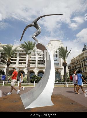 ©PHOTOPQR/NICE MATIN/Dylan Meiffret ; Nice ; 29/07/2022 ; 'l'ange de la baie', sculpture memorielle des attentats du 14 juillet 2016 sur la Promenade des Anglais . - Nizza, Frankreich, juli 29. 2022. gedenkarbeit L'Ange de la Baie von Jean-Marie-Fondacaro in Gedenken an die Opfer der Angriffe von Nizza vom 14. Juli 2016. Stockfoto