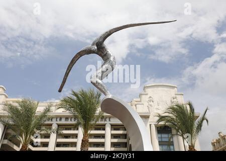 ©PHOTOPQR/NICE MATIN/Dylan Meiffret ; Nice ; 29/07/2022 ; 'l'ange de la baie', sculpture memorielle des attentats du 14 juillet 2016 sur la Promenade des Anglais . - Nizza, Frankreich, juli 29. 2022. gedenkarbeit L'Ange de la Baie von Jean-Marie-Fondacaro in Gedenken an die Opfer der Angriffe von Nizza vom 14. Juli 2016. Stockfoto