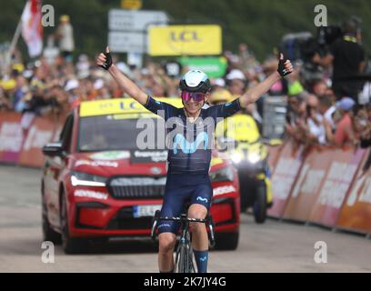 ©PHOTOPQR/L'ALSACE/Vincent VOEGTLIN ; Markstein ; 30/07/2022 ; Annieke Van Vleuten (Movistar), passe la ligne d'arrivée et remporte la 7ème étape du Tour de France Femmes au Markstein, le 30 juillet 2022. 7. Etappe der Neuauflage des Radrennens der Frauen-Tour de France, 127,1 km zwischen Selestat und Le Markstein am 30. Juli 202 Stockfoto