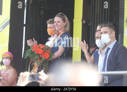 ©PHOTOPQR/L'ALSACE/Vincent VOEGTLIN ; Markstein ; 30/07/2022 ; Annieke Van Vleuten (Movistar), sur le Podium d'arrivée la 7ème étape du Tour de France Femmes au Markstein, le 30 juillet 2022. 7. Etappe der Neuauflage des Radrennens der Frauen-Tour de France, 127,1 km zwischen Selestat und Le Markstein am 30. Juli 2022. Stockfoto