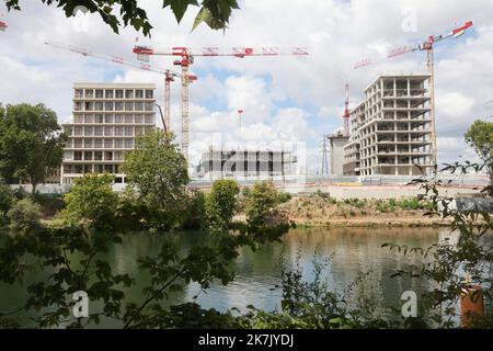 ©PHOTOPQR/LE PARISIEN/Ph Lavieille ; SAINT OUEN ; 01/08/2022 ; Illustration du chantier du Village des athlètes pour les Jeux Olympiques de 2024 implanté sur les communes de Saint Ouen et St Denis. - Saint Ouen, Frankreich, august 1. 2022, Standort des Athleten-Dorfes für die Olympischen Spiele 2024 in den Gemeinden Saint Ouen und St Denis. Stockfoto