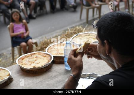 ©PHOTOPQR/VOIX DU Nord/PIERRE ROUANET ; 21/08/2022 ; Le Quesnoy, le 21/08/2022. Concours du plus gros mangeur de flamiches au maroilles au marche des Artisans et producteurs de la base de loisirs du Quesnoy. FOTO PIERRE ROUANET LA VOIX DU Nord - Wettbewerb um den größten Esser von Maroilles Käseflamiches Le Quesnoy, Frankreich 21. August 2022 Stockfoto