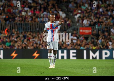 ©Manuel Blondau/AOP Press/MAXPPP - 24/08/2022 Barcelona Jules Kounde vom FC Barcelona beim Freundschaftsspiel zwischen dem FC Barcelona und Manchester City am 24. August 2022 im Camp Nou Stadium in Barcelona, Spanien. Stockfoto