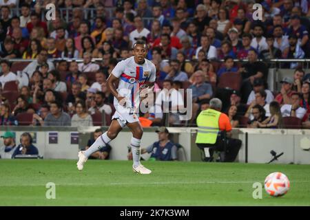 ©Manuel Blondau/AOP Press/MAXPPP - 24/08/2022 Barcelona Jules Kounde vom FC Barcelona beim Freundschaftsspiel zwischen dem FC Barcelona und Manchester City am 24. August 2022 im Camp Nou Stadium in Barcelona, Spanien. Stockfoto