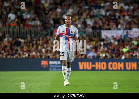 ©Manuel Blondau/AOP Press/MAXPPP - 24/08/2022 Barcelona Jules Kounde vom FC Barcelona beim Freundschaftsspiel zwischen dem FC Barcelona und Manchester City am 24. August 2022 im Camp Nou Stadium in Barcelona, Spanien. Stockfoto