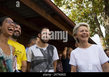 ©PHOTOPQR/JOURNAL SAONE et LOIRE/Ketty BEYONDAS ; Taizé ; 26/08/2022 ; Ursula von der Leyen Présidente de la Commission européenne en visite à Taizé. Taize, Frankreich, august 26. 2022 Präsident der Europäischen Kommission besucht die Religionsgemeinschaft von Taizé Stockfoto