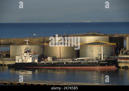 ©Mourad ALLILI/MAXPPP - 14/08/2022 der Hafen von Genua ist, in Bezug auf Raum und Verkehr, der größte industrielle und kommerzielle Hafen in Italien GENE EN ITALIE Stockfoto