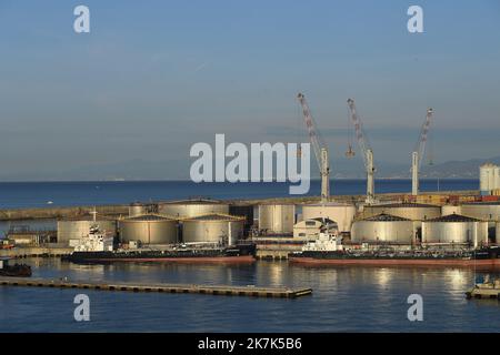 ©Mourad ALLILI/MAXPPP - 14/08/2022 der Hafen von Genua ist, in Bezug auf Raum und Verkehr, der größte industrielle und kommerzielle Hafen in Italien GENE EN ITALIE Stockfoto