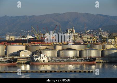 ©Mourad ALLILI/MAXPPP - 14/08/2022 der Hafen von Genua ist, in Bezug auf Raum und Verkehr, der größte industrielle und kommerzielle Hafen in Italien GENE EN ITALIE Stockfoto