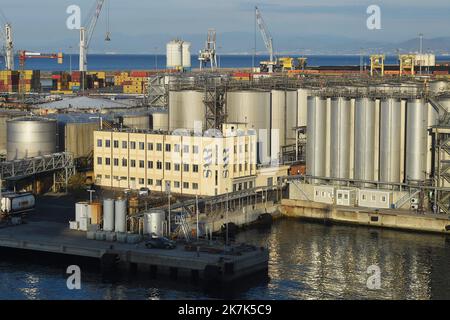 ©Mourad ALLILI/MAXPPP - 14/08/2022 der Hafen von Genua ist, in Bezug auf Raum und Verkehr, der größte industrielle und kommerzielle Hafen in Italien GENE EN ITALIE Stockfoto