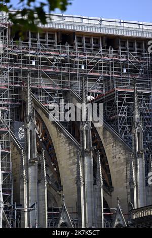 ©PHOTOPQR/L'EST REPUBLICAIN/ALEXANDRE MARCHI ; PARIS ; 31/08/2022 ; PATRIMOINE - HISTOIRE DE FRANCE - CATHEDRALE GOTHIQUE NOTRE DAME DE PARIS - TRAVAUX - CHANTIER - RECONSTRUCTION - RESTAURATION - ECHAFAUDAGES. Paris 31 août 2022. Chantier de reconstruction et de Restauration de la cathédrale Notre-Dame de Paris après le Violent incendie du 15 avril 2019. FOTO Alexandre MARCHI. - Restaurierung von NOTRE DAME DE PARIS Frankreich, Paris 31. August 2022 Stockfoto