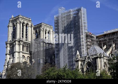 ©PHOTOPQR/L'EST REPUBLICAIN/ALEXANDRE MARCHI ; PARIS ; 31/08/2022 ; PATRIMOINE - HISTOIRE DE FRANCE - CATHEDRALE GOTHIQUE NOTRE DAME DE PARIS - TRAVAUX - CHANTIER - RECONSTRUCTION - RESTAURATION - ECHAFAUDAGES. Paris 31 août 2022. Chantier de reconstruction et de Restauration de la cathédrale Notre-Dame de Paris après le Violent incendie du 15 avril 2019. FOTO Alexandre MARCHI. - Restaurierung von NOTRE DAME DE PARIS Frankreich, Paris 31. August 2022 Stockfoto