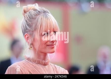 ©Pierre Teyssot/MAXPPP ; Gäste auf dem Roten Teppich des Eröffnungstages des Internationalen Filmfestivals Venedig 79. am 31. August 2022 im Lido di Venezia in Venedig, Italien. Melie Laurent Â© Pierre Teyssot / Maxppp Stockfoto