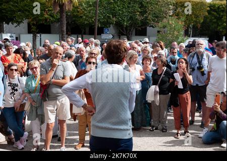 ©Laurent Paillier / Le Pictorium/MAXPPP - Vaires-sur-Marne 05/09/2022 Laurent Paillier / Le Pictorium - 5/9/2022 - Frankreich / Ile-de-France / Vaires-sur-Marne - A l'Appel d'une Association ecologiste et citoyenne, la Population de Vaires-sur-Marne, commune d'Ile-de-France, S'est rassemblee ce samedi 3 septembre pour proteste contre un projet d'entrepot de 25000m2 pouvant contenir 500 Tonnen de matieres brennbarals entre le college de la ville, des cuves de Fuel de la centrale elektrique et une Zone boisee classee Natura 2000. Le choix d'organizer l'enquete publique du projet du 4 juillet au 1e Stockfoto