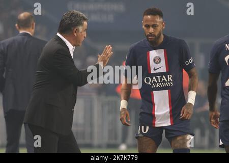 ©PHOTOPQR/LE PARISIEN/Fred Dugit ; Paris ; 06/09/2022 ; Sports Parc des Princes (Paris XVIe), le 06 septembre 2022 Paris Saint Germain-Juventus de Turin Ligue des Champions L'entraîneur du PSG, Christophe Galtier, et Neymar Photo LP / Fred Dugit Stockfoto