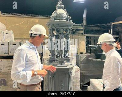 ©PHOTOPQR/LE PARISIEN/Marie-Anne Gairaud ; Sommevoire ; 06/09/2022 ; A deux heures de train de Paris, à Sommevoire près de St-Dizier, le groupe GHM fabrique pour la ville de Paris ses fontaines Wallace ainsi que les candélabres des Champs-Elysées et du pont Alexandre III ou encore les entrées du métro Guimard. près de 500 ouvriers travaillent sur place dans cette fonderie. Sommevoire, Frankreich, Sept. 6. 2022 zwei Stunden mit dem Zug von Paris, in Sommevoire bei St-Dizier, fertigt die GHM-Gruppe ihre Wallace-Brunnen für die Stadt Paris sowie die Kerzenleuchter der Champs-Elysées und der A Stockfoto
