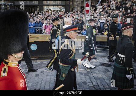 ©PHOTOPQR/LE PARISIEN/ARNAUD DUMONTIER ; EDIMBOURG ; 12/09/2022 ; Großbritannien - Ecosse - Edimbourg - Lundi 12 septembre 2022 Arrivée de la Procession du Château de Holyrood jusqu'à la Cathédrale Saint-Gilles du cercueil de La reine Elizabeth II suivi par le roi Charles III Le ROI Charles III © Arnaud Dumontier pour Le Parisien - Edimbourg, Schottland, sept 12. 2022 Gebet und Reflexion für das Leben von Königin Elizabeth II. In der St. Giles' Cathedral, Edinburgh. Stockfoto