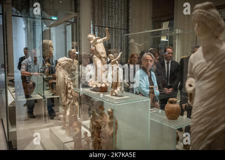 @ Pool/ Aurelien Morissard/Maxppp, Frankreich, paris, 2022/09/14 die französische Premierministerin Elisabeth Borne (2R) besucht das Museum der neu renovierten Bibliotheque Nationale de France in Paris vor der Wiedereröffnung der Richelieu-Website der Bibliotheque nationale de France am 17. September, 2022 nach mehr als zehn Jahren Renovierung Stockfoto