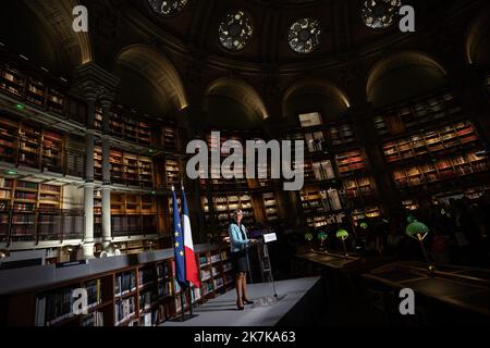 @ Pool/ Aurelien Morissard/Maxppp, Frankreich, paris, 2022/09/14 die französische Premierministerin Elisabeth hielt nach einem Besuch im Museum der neu renovierten Bibliotheque Nationale de France in Paris vor der Wiedereröffnung des Richelieu-Geländes der Bibliotheque nationale de France am 17. September Reden. 2022 nach mehr als zehn Jahren Renovierung Stockfoto