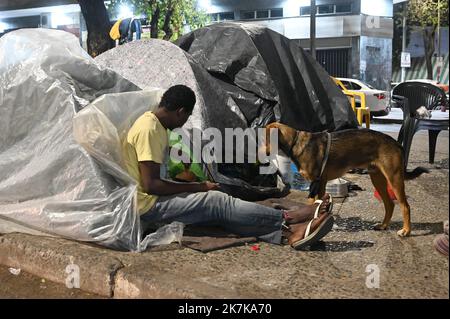 ©PHOTOPQR/OUEST FRANCE/Franck Dubray ; Belo Horizonte ; 23/08/2022 ; Reportage au Brésil avant les élections présidentielles qui auront lieu en Octobre. Les sans domicile fixe SDF dans la rue de Belo? (Foto Franck Dubray) - Brasilien vor den Präsidentschaftswahlen im August 2022 Stockfoto