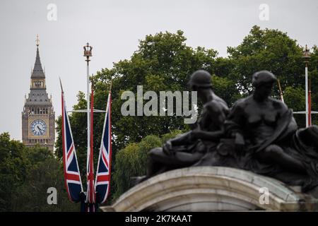 ©Julien Mattia / Le Pictorium/MAXPPP - Londres 14/09/2022 Julien Mattia / Le Pictorium - 14/9/2022 - Royaume-Uni / Londres / Londres - Une vue de Big Ben depuis la Palais de Buckingham, A Londres, le 13 Septembre 2022 / 14/9/2022 - Vereinigtes Königreich / London / London - Blick auf Big Ben vom Buckingham Palace, London, am 13. September 2022 Stockfoto