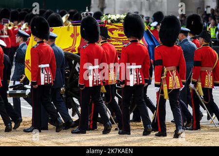 ©Julien Mattia / Le Pictorium/MAXPPP - Londres 14/09/2022 Julien Mattia / Le Pictorium - 14/9/2022 - Royaume-Uni / Londres / Londres - Le cercueil de la reine Ankunft in Buckingham A Westminster Hall, A Londres, le 14 Septembre 2022 / 14/9/2022 - Vereinigtes Königreich / London / London - der Sarg der Königin kommt am 14. September 2022 aus Buckingham in der Westminster Hall in London an Stockfoto