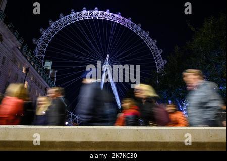 ©Julien Mattia / Le Pictorium/MAXPPP - Londres 18/09/2022 Julien Mattia / Le Pictorium - 18/09/2022 - Royaume-Uni / Londres / Londres - Les Britanniques pietinent Pendant des heures, sur des kilometres, de nuit comme de jour pour rendre un dernier Hommage a la reine Elisabeth II installe a Westminster Hall, A Londres, le 17 Septembre 2022 / 18/09/2022 - Vereinigtes Königreich / London / London - die Briten trampeln stundenlang, für Meilen, Nacht und Tag, um Queen Elizabeth II, die am 17. September 2022 in Westminster Hall, London, installiert wurde, ihren letzten Respekt zu erweisen Stockfoto