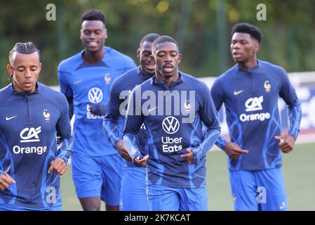 ©PHOTOPQR/LE PARISIEN/LP / ARNAUD JOURNOIS ; CLAIREFONTAINE ; 19/09/2022 ; RASSEMBLEMENT DE L'EQUIPE DE FRANCE DE FOOTBALL A CLAIREFONTAINE POUR PREPARER LES MATCHS DE LIGUE DES NATIONS FACE A L'AUTRICHE ET AU DANEMARK / OUSMANE DEMBELE - CLAIREFONTAINE, FRANKREICH, SEPT. 19TH 2022. Französische Fußballnationalmannschaft beim Training Stockfoto