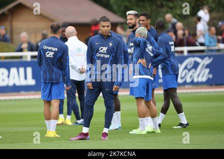 ©PHOTOPQR/LE PARISIEN/LP / ARNAUD JOURNOIS ; CLAIREFONTAINE ; 20/09/2022 ; RASSEMBLEMENT DE L'EQUIPE DE FRANCE DE FOOTBALL A CLAIREFONTAINE POUR PREPARER LES MATCHS DE LIGUE DES NATIONS FACE A L'AUTRICHE ET AU DANEMARK / KYLIAN MMAPPE - FRANZÖSISCH FUSSBALLMANNSCHAFT TRAINING PARIS, CLAIREFONTAINE SEPT 20, 2022 Stockfoto