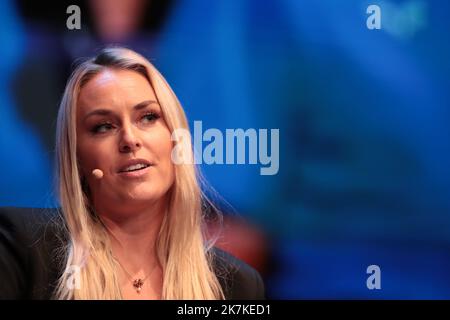 ©Pierre Teyssot/MAXPPP ; Lindsey Vonn trifft Sofia Goggia am 25. September 2022 in Trient, Italien. DER US-Olympia-Skistar Lindsey Vonn trifft die Italienerin Sofia Goggia beim Sportfestival „Il Festival dello Sport“ Lindsey Vonn. â© Pierre Teyssot / MaxPPP Stockfoto