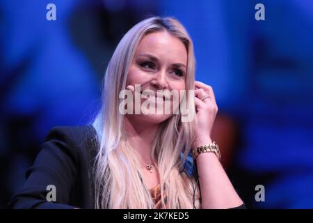 ©Pierre Teyssot/MAXPPP ; Lindsey Vonn trifft Sofia Goggia am 25. September 2022 in Trient, Italien. DER US-Olympia-Skistar Lindsey Vonn trifft die Italienerin Sofia Goggia beim Sportfestival „Il Festival dello Sport“ Lindsey Vonn. â© Pierre Teyssot / MaxPPP Stockfoto