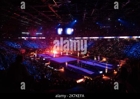 Mylen Deroche/IP3 - Dieses Foto zeigt die Startershow der Accor Arena zum Finale der Kunstturnen des internationalen französischen Turniers 23. in der Accor Arena. In Paris, Frankreich, am 25. september 2022. Stockfoto