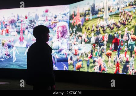 ©PHOTOPQR/LE PARISIEN/olivier corsan ; Paris ; 30/09/2022 ; Paris, Frankreich, le 30 septembre 2022. Visite de Presse de la Nuit Blanche 2022 de Paris en présence de Carine Rolland, adjointe à la Maire de Paris en Charge de la culture et de la ville du quart d'heure et de Kitty Hartl, directrice artistique - Speculum, The Garden of Earthly Delight du collectif SMACK. Triptyque numérique monumental, Jardin Nelson Mandela Foto : LP /Olivier Corsan Paris, Frankreich, 30. September 2022. Pressebesuch der Nuit Blanche 2022 in Paris in Anwesenheit von Carine Rolland, der stellvertretenden Bürgermeisterin von Paris, die für die c Stockfoto