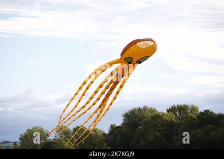 Thierry LARRET/MAXPPP. Festival Aeronautique. Ailes et Volcans Cervolix. Le 2 octobre 2022 Aerodrome Issoire Le Broc. Issoire (63). Cerf Volant Stockfoto