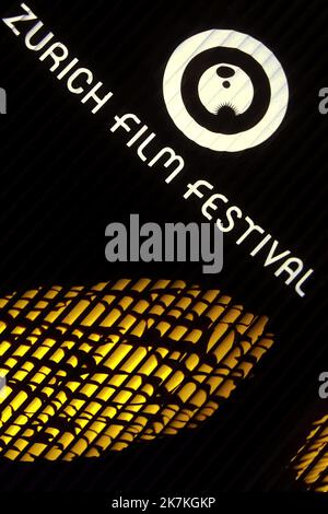 ©Francois Glories/MAXPPP - 01/10/2022 « Kino Corso », das Kino mit dem Grünen Teppich vor der Tür, das Opernhaus während der Zürcher Filmfestspiele 18. in Zürich. Schweiz. November 01 2022 Stockfoto