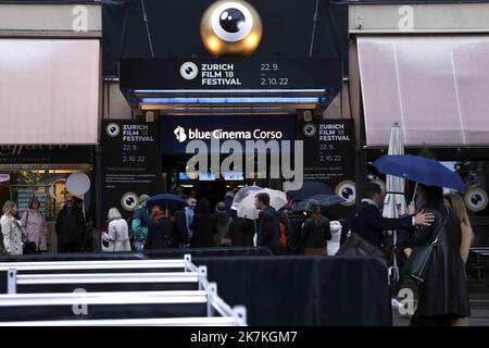 ©Francois Glories/MAXPPP - 01/10/2022 « Kino Corso », das Kino mit dem Grünen Teppich vor der Tür, das Opernhaus während der Zürcher Filmfestspiele 18. in Zürich. Schweiz. November 01 2022 Stockfoto