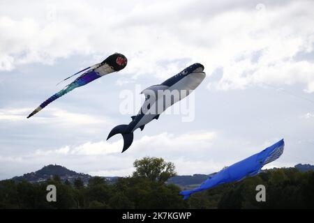 Thierry LARRET/MAXPPP. Festival Aeronautique. Ailes et Volcans Cervolix. Le 2 octobre 2022 Aerodrome Issoire Le Broc. Issoire (63). Cerf Volant Stockfoto