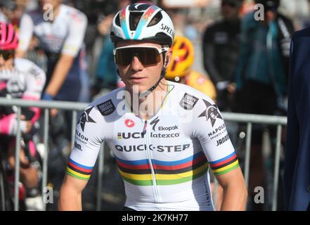 ©Laurent Lairys/MAXPPP - Remco Evenepoel vom Quick Step Alpha Vinyl Team beim Binche - Chimay - Binche 2022, Memorial Frank Vandenbrouck Radrennen am 4. Oktober 2022 in Binche, Belgien - Foto Laurent Lairys / MAXPPP Stockfoto