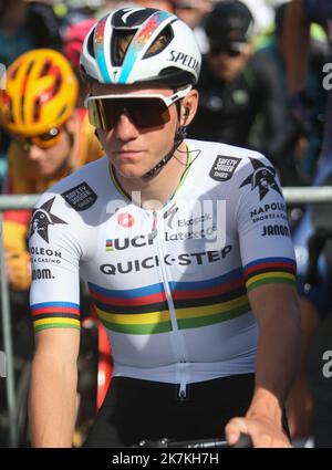 ©Laurent Lairys/MAXPPP - Remco Evenepoel vom Quick Step Alpha Vinyl Team beim Binche - Chimay - Binche 2022, Memorial Frank Vandenbrouck Radrennen am 4. Oktober 2022 in Binche, Belgien - Foto Laurent Lairys / MAXPPP Stockfoto