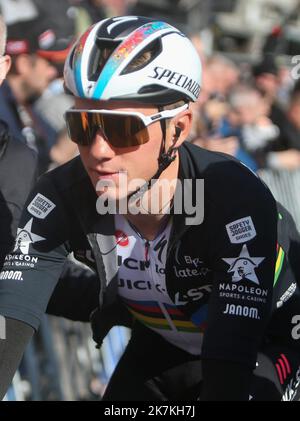 ©Laurent Lairys/MAXPPP - Remco Evenepoel vom Quick Step Alpha Vinyl Team beim Binche - Chimay - Binche 2022, Memorial Frank Vandenbrouck Radrennen am 4. Oktober 2022 in Binche, Belgien - Foto Laurent Lairys / MAXPPP Stockfoto