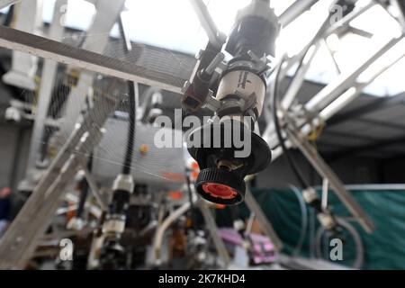 ©PHOTOPQR/VOIX DU Nord/PIERRE LE MASSON ; Illies 04 10 2022 präsentation d'un robot destiné à aider les Agriculteurs pour rentabiliser l'arrosage des plantaments et économiser le temps et l'Eau utilisée. Illies, Frankreich, oktober 4. 2022 Präsentation eines Roboters, der den Landwirten helfen soll, die Bewässerung von Plantagen profitabel zu gestalten und Zeit und das verwendete Wasser zu sparen. Stockfoto