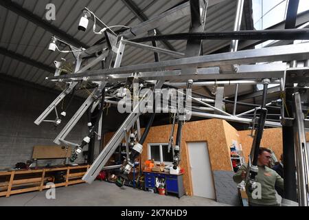 ©PHOTOPQR/VOIX DU Nord/PIERRE LE MASSON ; Illies 04 10 2022 präsentation d'un robot destiné à aider les Agriculteurs pour rentabiliser l'arrosage des plantaments et économiser le temps et l'Eau utilisée. Illies, Frankreich, oktober 4. 2022 Präsentation eines Roboters, der den Landwirten helfen soll, die Bewässerung von Plantagen profitabel zu gestalten und Zeit und das verwendete Wasser zu sparen. Stockfoto