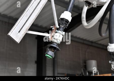 ©PHOTOPQR/VOIX DU Nord/PIERRE LE MASSON ; Illies 04 10 2022 präsentation d'un robot destiné à aider les Agriculteurs pour rentabiliser l'arrosage des plantaments et économiser le temps et l'Eau utilisée. Illies, Frankreich, oktober 4. 2022 Präsentation eines Roboters, der den Landwirten helfen soll, die Bewässerung von Plantagen profitabel zu gestalten und Zeit und das verwendete Wasser zu sparen. Stockfoto