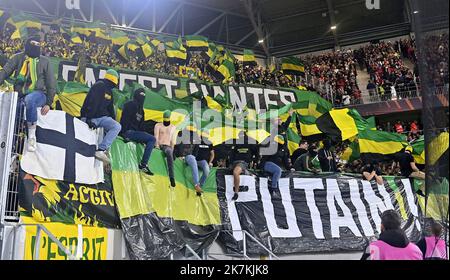 ©PHOTOPQR/OUEST FRANCE/Jérôme Fouquet ; FRIBOURG ; 06/10/2022 ; Fußball. Europa Ligue. Fribourg / FC Nantes. Public de Nantes Foto: Jérôme Fouquet/Ouest-France. Stockfoto