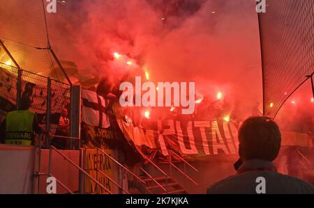 ©PHOTOPQR/OUEST FRANCE/Jérôme Fouquet ; FRIBOURG ; 06/10/2022 ; Fußball. Europa Ligue. Fribourg / FC Nantes. Public de Nantes Foto: Jérôme Fouquet/Ouest-France. Stockfoto