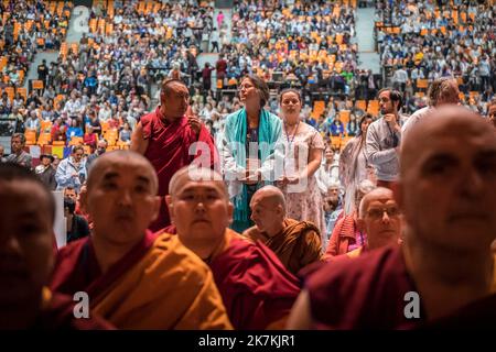 ©Olivier Donnars / Le Pictorium/MAXPPP - 17/09/2016 Olivier Donnars / Le Pictorium - 17/09/2016 - Frankreich - 17 septembre 2016 : Tenzin GYATSO, 14e Dalai Lama, donne un cycle d'enseignement pour les bouddhistes de France au zenith de Strasbourg. Straßburg (67), Frankreich. 17. September 2016: Der Dalai Lama Tenzin GYATSO 14. gibt am Höhepunkt von Straßburg einen Zyklus der Erziehung für Buddhisten aus Frankreich. Mönche aus dem Kloster Nandala, in der Nähe von Toulouse, nehmen an der Sitzung des Dalai Lama Teil. Straßburg (67), Frankreich . / 17/09/2016 - Frankreich - 17. September 2016: Mönche aus dem Kloster Nandala, in der Nähe von Toulouse, ca. Stockfoto